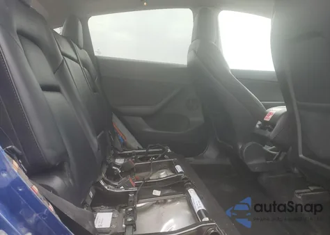 2022 Tesla Model Y z USA, uszkodzony, nr VIN 7SAYGDEE1NF491460